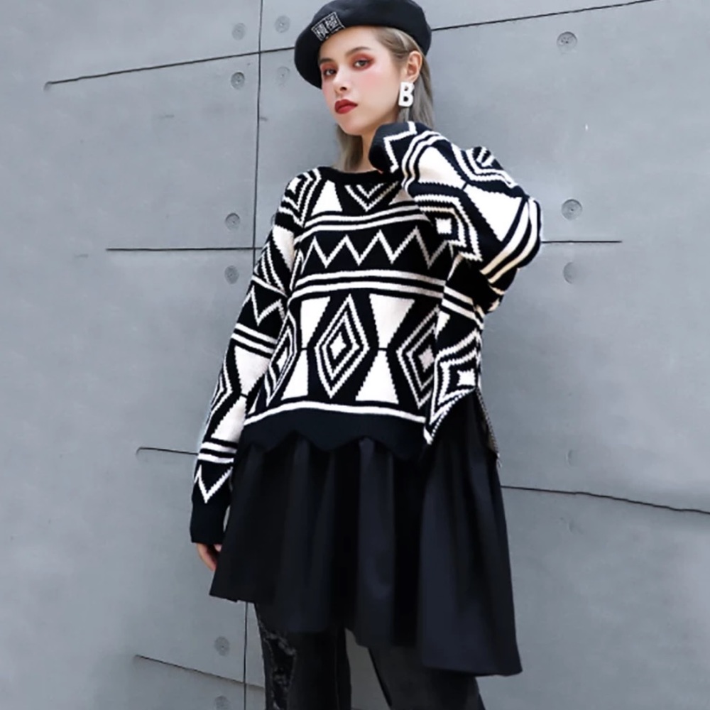 The Ronelah Abstract Tail Sweater - Picture 4 of 8